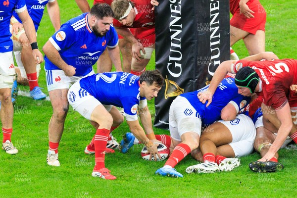 150226 - Wales v France - Guinness Six Nations - Baptiste Serin of France prepares to pass the ball