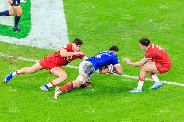 150226 - Wales v France - Guinness Six Nations - Charles Ollivon of France goes over for a try