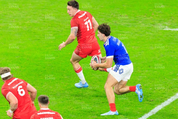 150226 - Wales v France - Guinness Six Nations - Fabien Brau-Boirie of France on the attack