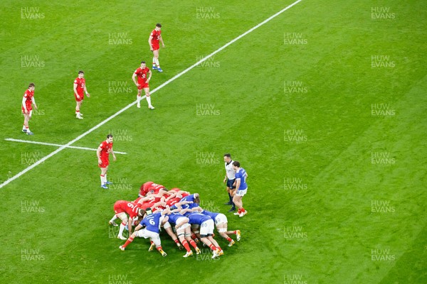 150226 - Wales v France - Guinness Six Nations - A scrum