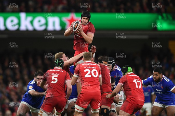 150226 - Wales v France - Guinness Men's Six Nations - Dafydd Jenkins of Wales wins the line-out