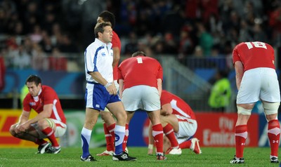 15.10.11 - Wales v France - Rugby World Cup Semi-Final 2011 - Referee Alain Rolland at the end of the game as Wales players look dejected. 