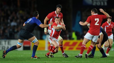 15.10.11 - Wales v France - Rugby World Cup Semi-Final 2011 - Shane Williams of Wales tries to get past Lionel Nallet of France. 