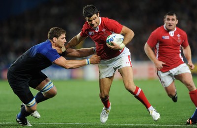 15.10.11 - Wales v France - Rugby World Cup Semi-Final 2011 - Mike Phillips of Wales runs in to score try. 