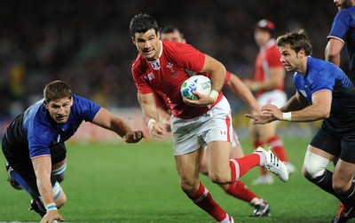 15.10.11 - Wales v France - Rugby World Cup Semi-Final 2011 - Mike Phillips of Wales runs in to score try. 