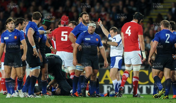 15.10.11 - Wales v France - Rugby World Cup Semi-Final 2011 - Sam Warburton (hidden) of Wales is shown a red card by referee Alain Rolland. 