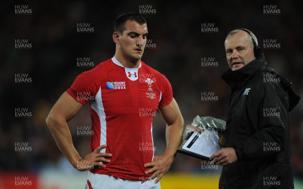 15.10.11 - Wales v France - Rugby World Cup Semi-Final 2011 - Sam Warburton of Wales leaves the field after being sent off. 