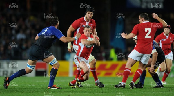 15.10.11 - Wales v France - Rugby World Cup Semi-Final 2011 - Shane Williams of Wales tries to get past Lionel Nallet of France. 