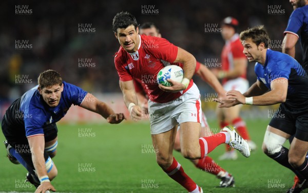15.10.11 - Wales v France - Rugby World Cup Semi-Final 2011 - Mike Phillips of Wales runs in to score try. 