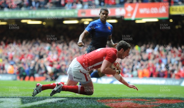 170312 - Wales v France - RBS Six Nations 2012 -Alex Cuthbert of Wales runs in to score try