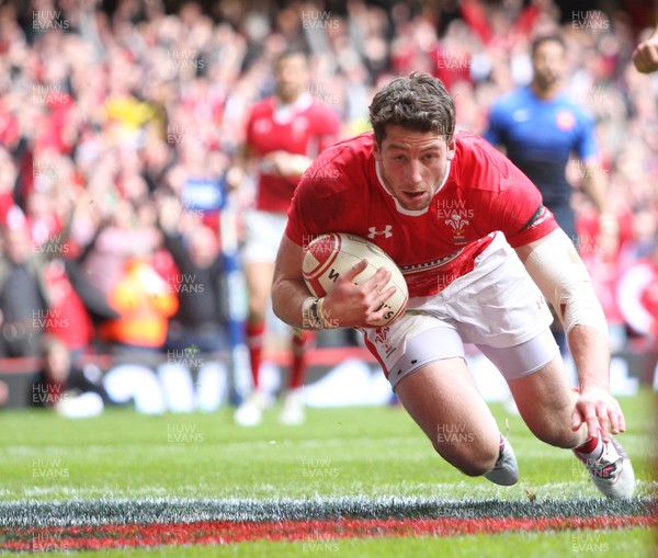 170312 - RBS Six Nations 2012 - Wales v France -Wales' Alex Cuthbert scores first try