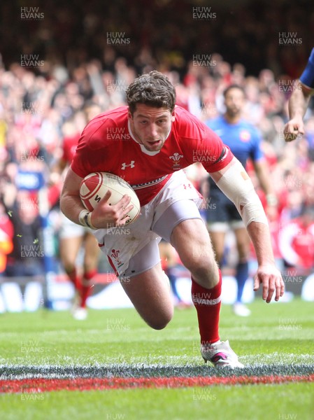 170312 - RBS Six Nations 2012 - Wales v France -Wales' Alex Cuthbert scores first try