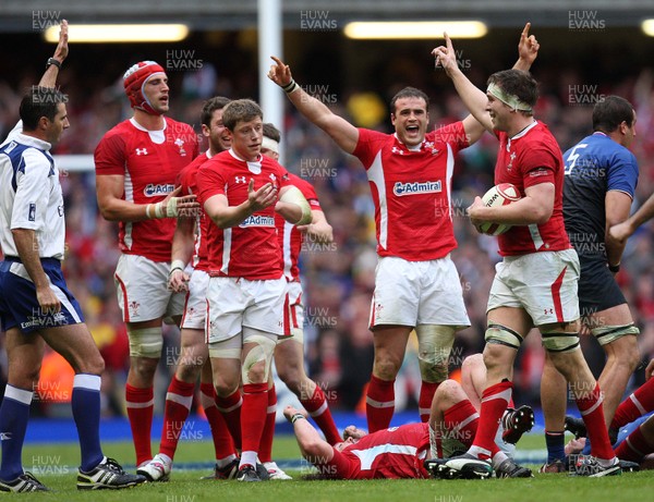 170312 -  Wales v France, RBS 6 Nations - Wales' Jamie Roberts celebrates as the referee blows for the final penalty of the match