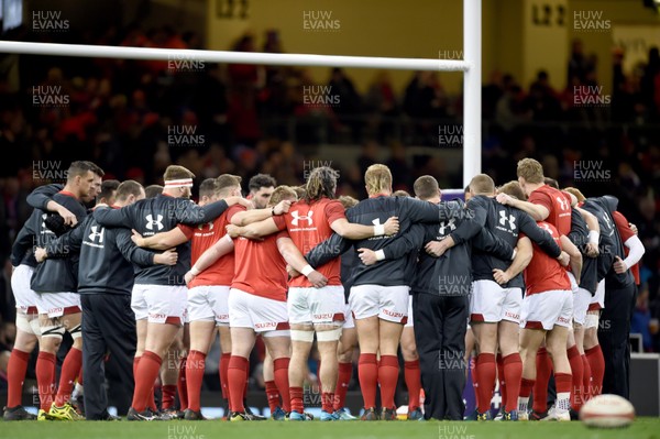170318 - Wales v France - NatWest 6 Nations -  Wales huddle before the match