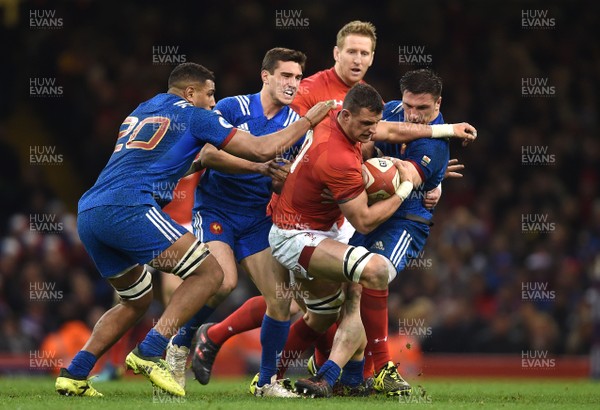 170318 - Wales v France - NatWest 6 Nations 2018 - Aaron Shingler of Wales drives through
