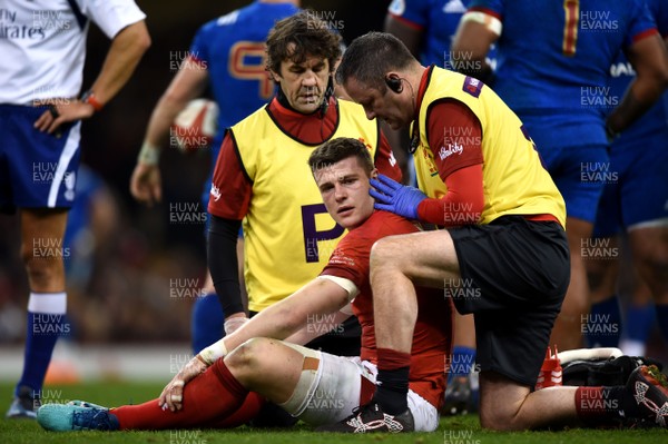 170318 - Wales v France - NatWest 6 Nations 2018 - Physio Mark Davies and Doctor Geoff Davies treat Scott Williams