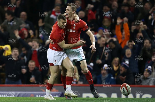170318 - Wales v France - Natwest 6 Nations Championship - Liam Williams celebrates scoring a try with Gareth Davies of Wales