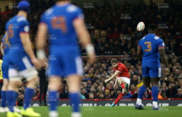 170318 - Wales v France - Natwest 6 Nations Championship - Leigh Halfpenny of Wales kicks a penalty