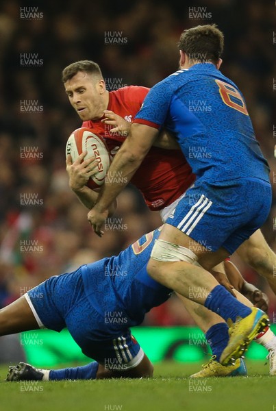 170318 - Wales v France, NatWest 6 Nations 2018 - Gareth Davies of Wales takes on Benjamin Fall of France and Marco Tauleigne of France