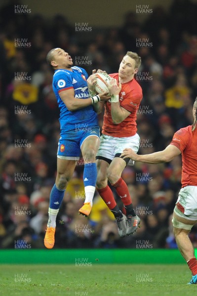 170318 - Wales v France - NatWest 6 Nations Championship - Gael Fickou of France and Liam Williams of Wales  compete for the ball