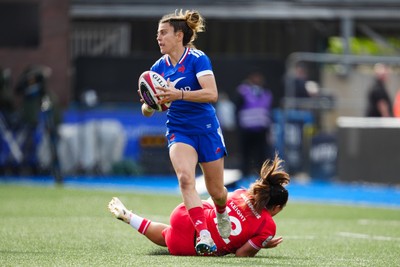 180426 - Wales v France - Guinness Women's Six Nations - Carla Arbez of France avoids a tackle from Courtney Keight of Wales