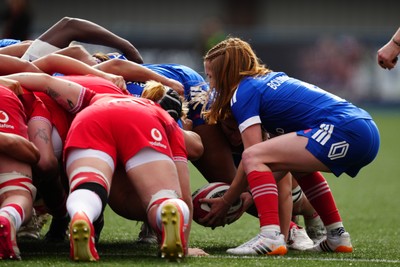 180426 - Wales v France - Guinness Women's Six Nations - Pauline Bourdon Sansus of France puts the ball in at the scrum