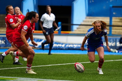 180426 - Wales v France - Guinness Women's Six Nations - Pauline Bourdon Sansus of France scores her team’s fourth try