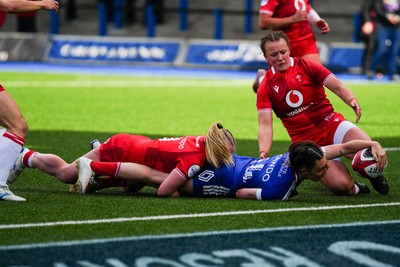 180426 - Wales v France - Guinness Women's Six Nations - Anais Grando of France scores her team’s fifth try 
