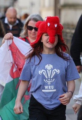 180426 - Wales v France, Guinness Women’s 6 Nations - Fans wait for the team to make their way to the stadium