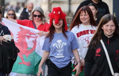 180426 - Wales v France, Guinness Women’s 6 Nations - Fans wait for the team to make their way to the stadium