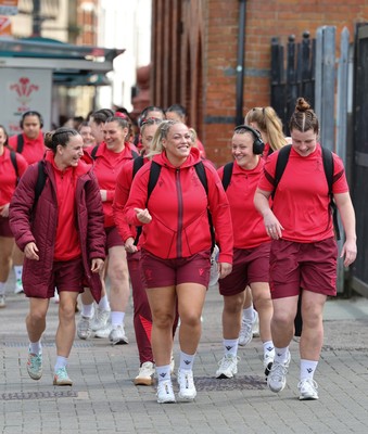 180426 - Wales v France, Guinness Women’s 6 Nations - Kelsey Jones and Kate Williams lead the team to the stadium