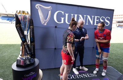 180426 - Wales v France, Guinness Women’s 6 Nations - Kate Williams of Wales and Manae Feleu of France at the coin toss