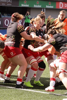 180426 - Wales v France, Guinness Women’s 6 Nations - Wales line out during warm up ahead of the match