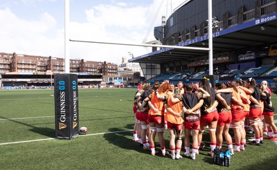 180426 - Wales v France, Guinness Women’s 6 Nations - The Wales team huddle up during warm up ahead of the match