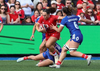 180426 - Wales v France, Guinness Women’s 6 Nations - Courtney Keight of Wales charges forward