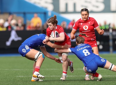 180426 - Wales v France, Guinness Women’s 6 Nations - Kate Williams of Wales charges forward