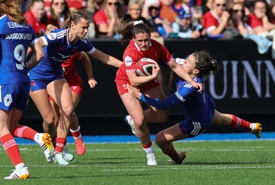 180426 - Wales v France, Guinness Women’s 6 Nations - Kayleigh Powell of Wales looks to break away