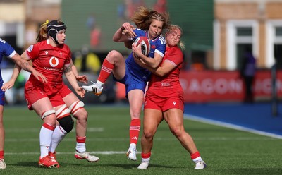 180426 - Wales v France, Guinness Women’s 6 Nations - Pauline Bourdon Sansus of France is held by Kelsey Jones of Wales