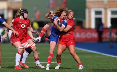 180426 - Wales v France, Guinness Women’s 6 Nations - Pauline Bourdon Sansus of France is held by Kelsey Jones of Wales