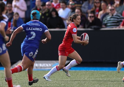 180426 - Wales v France, Guinness Women’s 6 Nations - Jasmine Joyce of Wales charges forward
