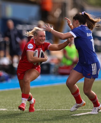 180426 - Wales v France, Guinness Women’s 6 Nations - Seren Singleton of Wales attacks