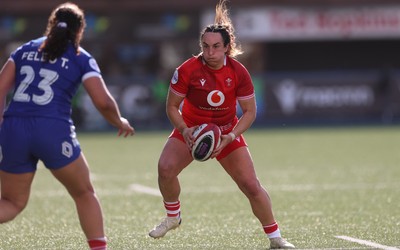 180426 - Wales v France, Guinness Women’s 6 Nations - Courtney Keight of Wales takes on Teani Feleu of France