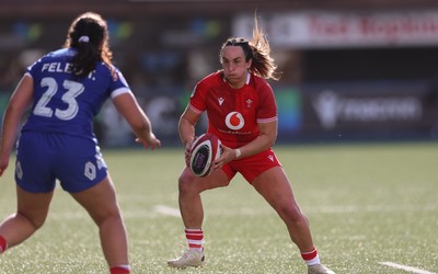 180426 - Wales v France, Guinness Women’s 6 Nations - Courtney Keight of Wales takes on Teani Feleu of France