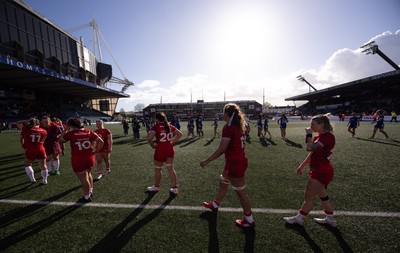 180426 - Wales v France, Guinness Women’s 6 Nations - Wales players at the end of the match