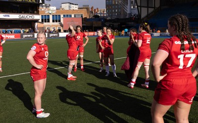 180426 - Wales v France, Guinness Women’s 6 Nations - Wales players at the end of the match