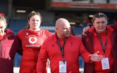 180426 - Wales v France, Guinness Women’s 6 Nations - Sean Lynn, Wales Women head coach speaks to the players at the end of the match