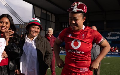 180426 - Wales v France, Guinness Women’s 6 Nations - Sean Lynn, Wales Women head coach presents Jenna De Vera of Wales with her first match cap