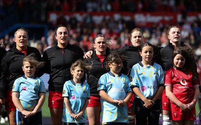 180426 - Wales v France, Guinness Women’s 6 Nations - Kelsey Jones, Courtney Keight, Kayleigh Powell, Bethan Lewis and Kate Williams of Wales line up for the anthem 