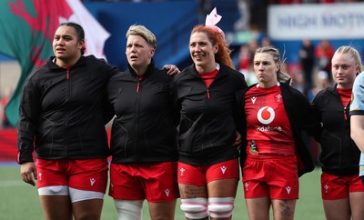 180426 - Wales v France, Guinness Women’s 6 Nations - Sisilia Tuipulotu, Donna Rose, Georgia Evans, Keira Bevan and Seren Lockwood of Wales line up for the anthem