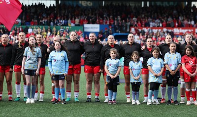 180426 - Wales v France, Guinness Women’s 6 Nations - The Wales team line up for the anthem 